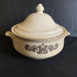 Pfaltzgraff Casserole Dish With Lid 6-315 Village